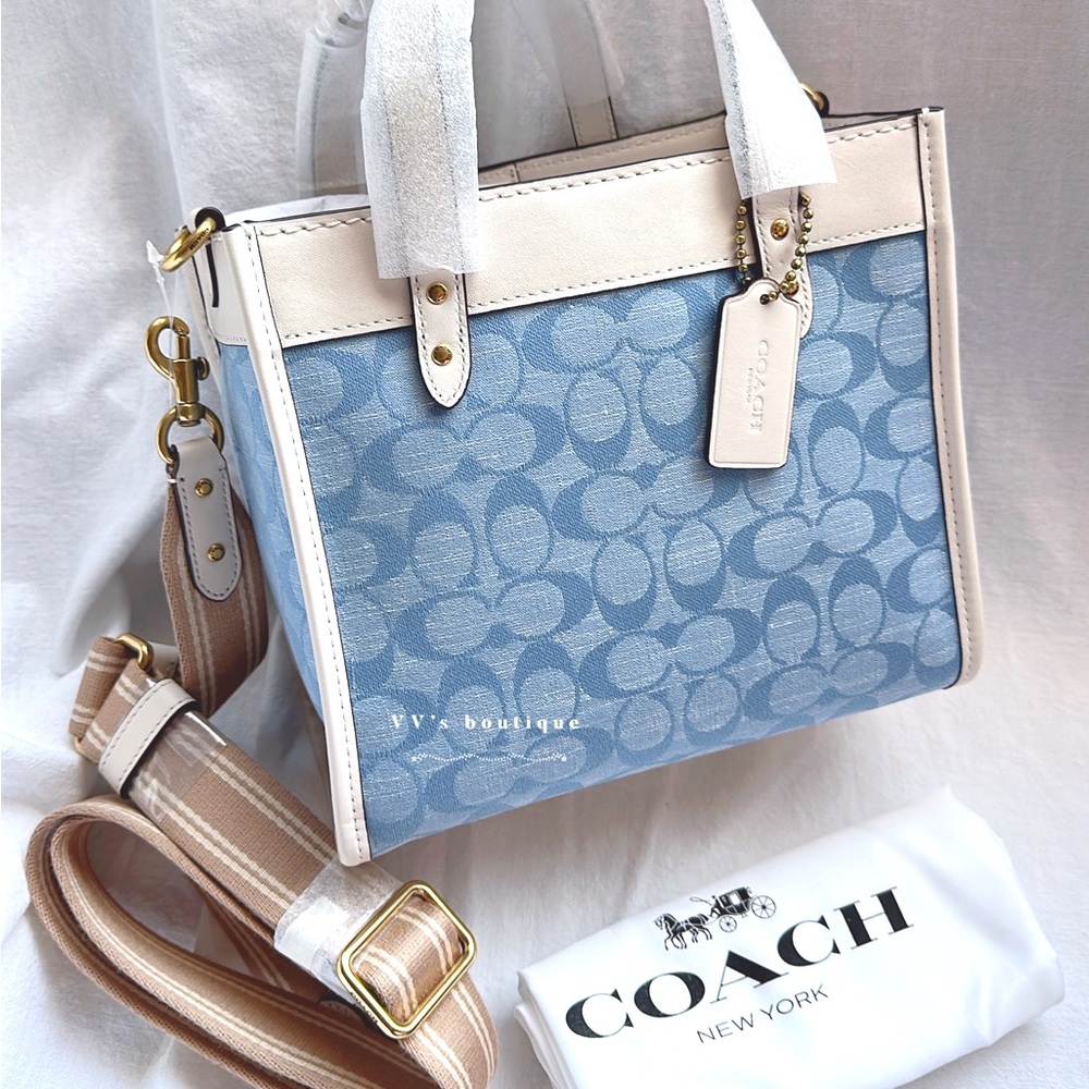 NWT Coach Field Tote 22 In Signature Chambray Light Washed Denim Chalk C4692